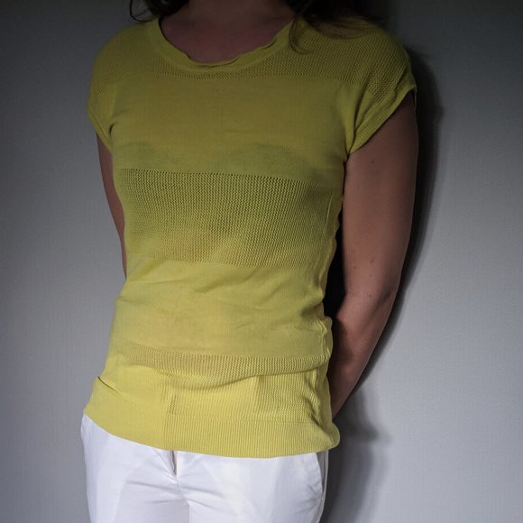 Yellow short sleeve knit - Picture 1 of 2